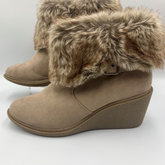 Women’s tan/ beige faux fur trim buckle zippered closure wedge ankle boot boho - Picture 3 of 11